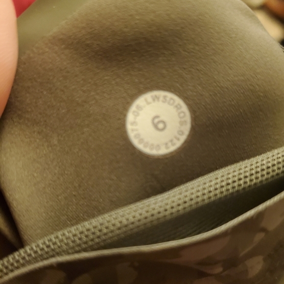 Lululemon Base Pase Highrise Running Tight Size 6 Intertwined Camo Medium Olive - Picture 15 of 16